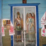 Двері із галереї у бабинець: свв. архангели Михаїл і Гавриїл