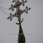 Хрест над дзвіницею - теж чудовий і традиційний