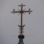 Хрест над дзвіницею - старий. На жаль, над церквою якось незрозуміло оновлений