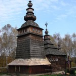А це вже церква свв. рівноап. Володимира та Ольги у Львівському скансені, збудована у 1992 році