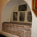 Гробниця ХІІ ст. Знайдена біля північної стіни собору