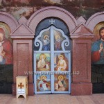 Намісний ряд і царські врата зовнішнього іконостасу